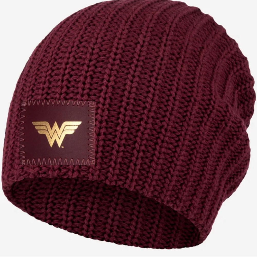 DC COMICS WONDER WOMAN™ BURGUNDY BEANIE